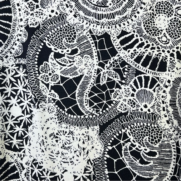 Alfani Large Black & White Print Top V-Neck Ruched Front 3/4 Sleeves - Picture 5 of 7